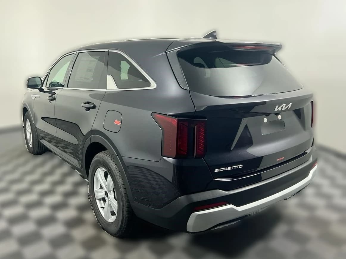 Kia Sorento LX FWD 2026 — side view