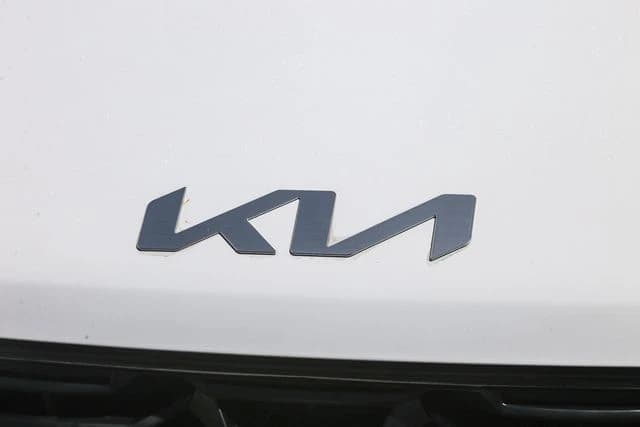 Kia Sorento LX FWD 2026 — side view