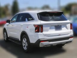 Kia Sorento LX FWD 2026 — side view