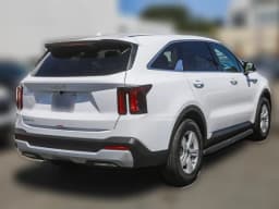 Kia Sorento LX FWD 2026 — side view