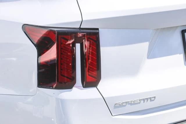 Kia Sorento LX FWD 2026 — side view
