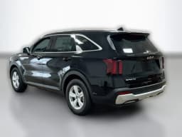 Kia Sorento LX FWD 2026 — side view