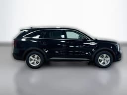Kia Sorento LX FWD 2026 — side view