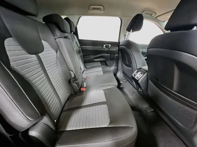 Kia Sorento LX FWD 2026 — side view