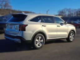 Kia Sorento LX FWD 2026 — side view