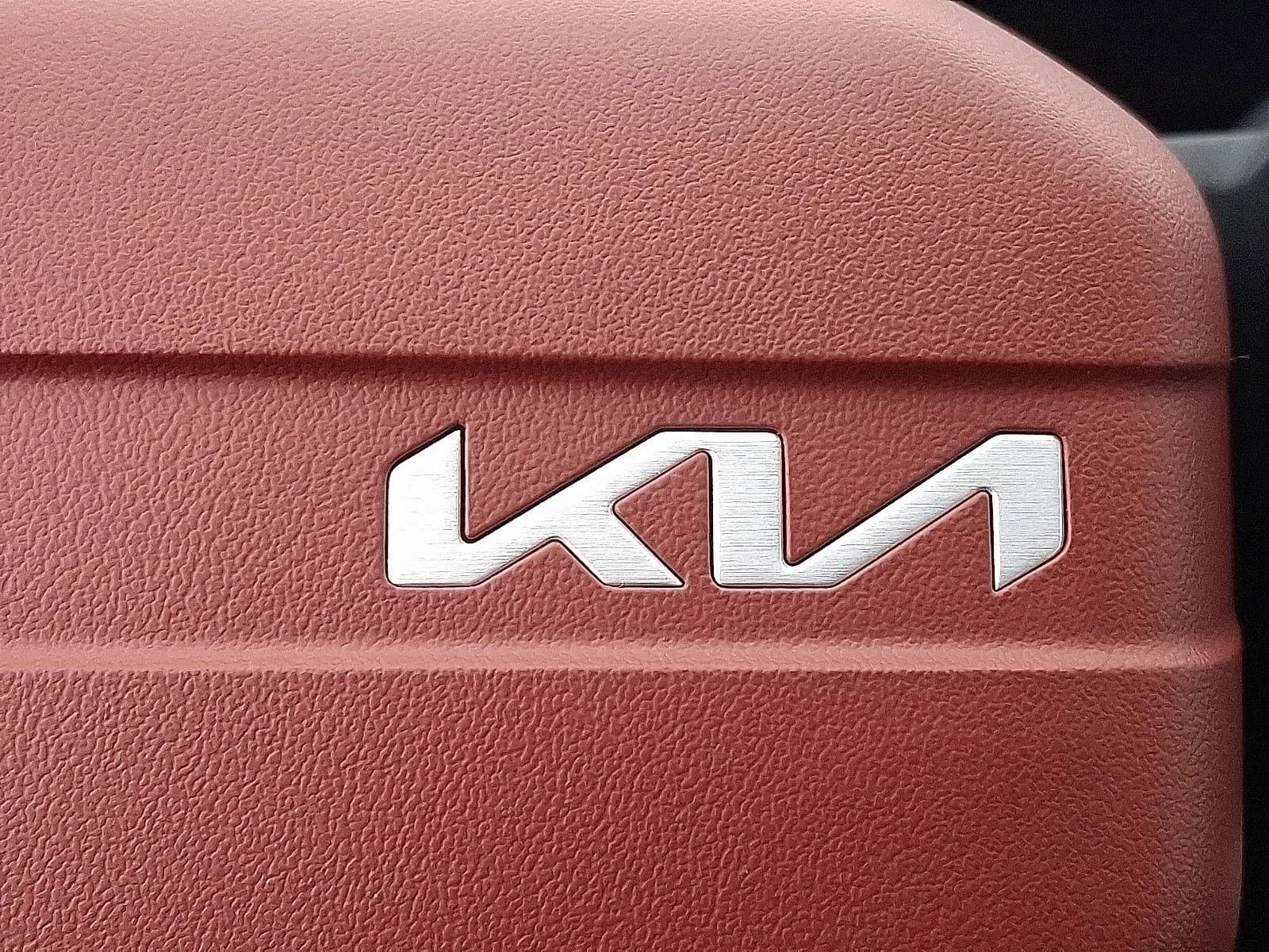 Kia Sorento LX FWD 2026 — side view