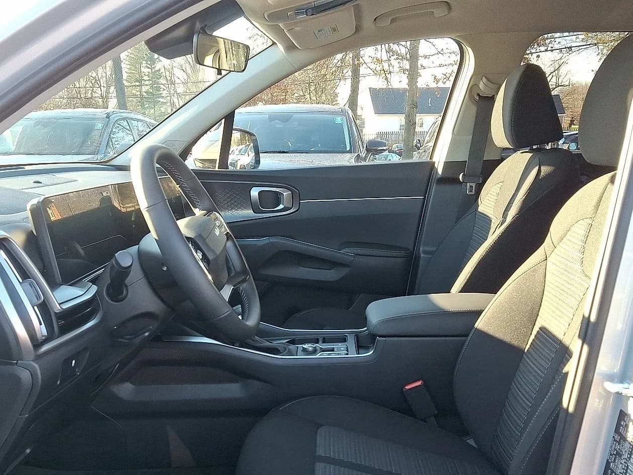 Kia Sorento LX FWD 2026 — side view