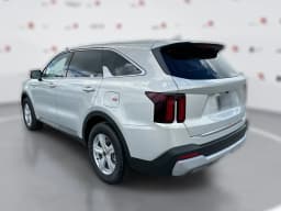 Kia Sorento LX FWD 2026 — side view