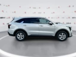 Kia Sorento LX FWD 2026 — side view