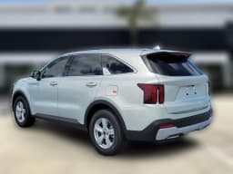 Kia Sorento LX FWD 2026 — side view