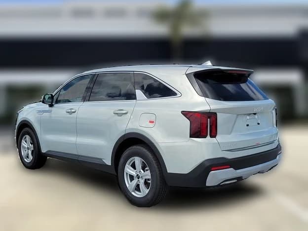 Kia Sorento LX FWD 2026 — side view