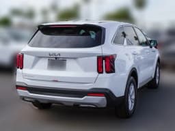 Kia Sorento LX FWD 2026 — side view