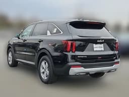 Kia Sorento LX FWD 2026 — side view