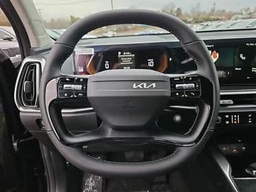 Kia Sorento LX FWD 2026 — side view