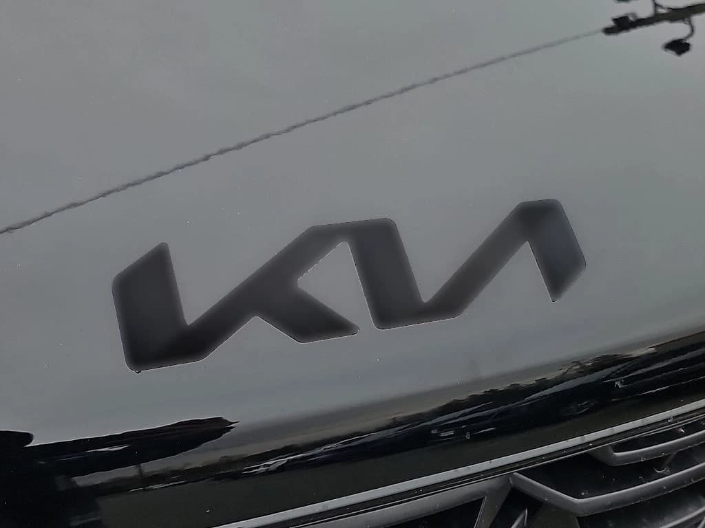 Kia Sorento LX FWD 2026 — side view