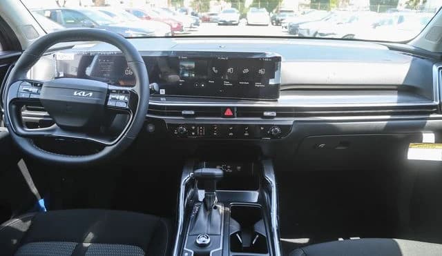 Kia Sorento LX FWD 2026 — side view