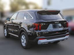 Kia Sorento LX FWD 2026 — side view