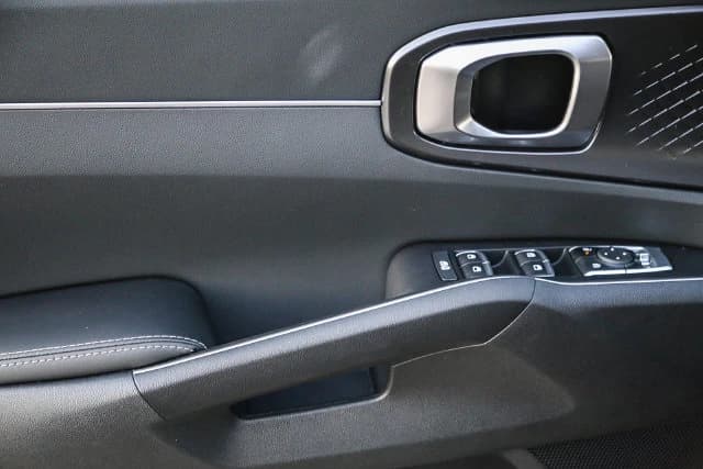 Kia Sorento LX FWD 2026 — side view
