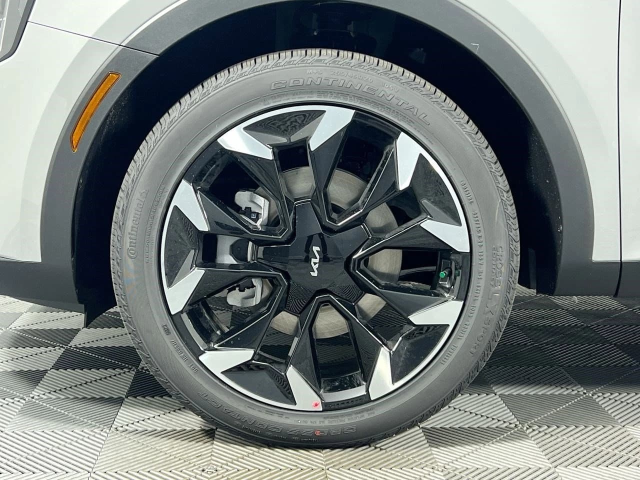 Kia Sorento EX FWD 2026 — side view