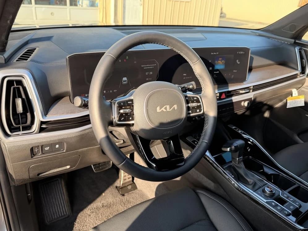 Kia Sorento X-Line SX Prestige AWD 2025 — side view