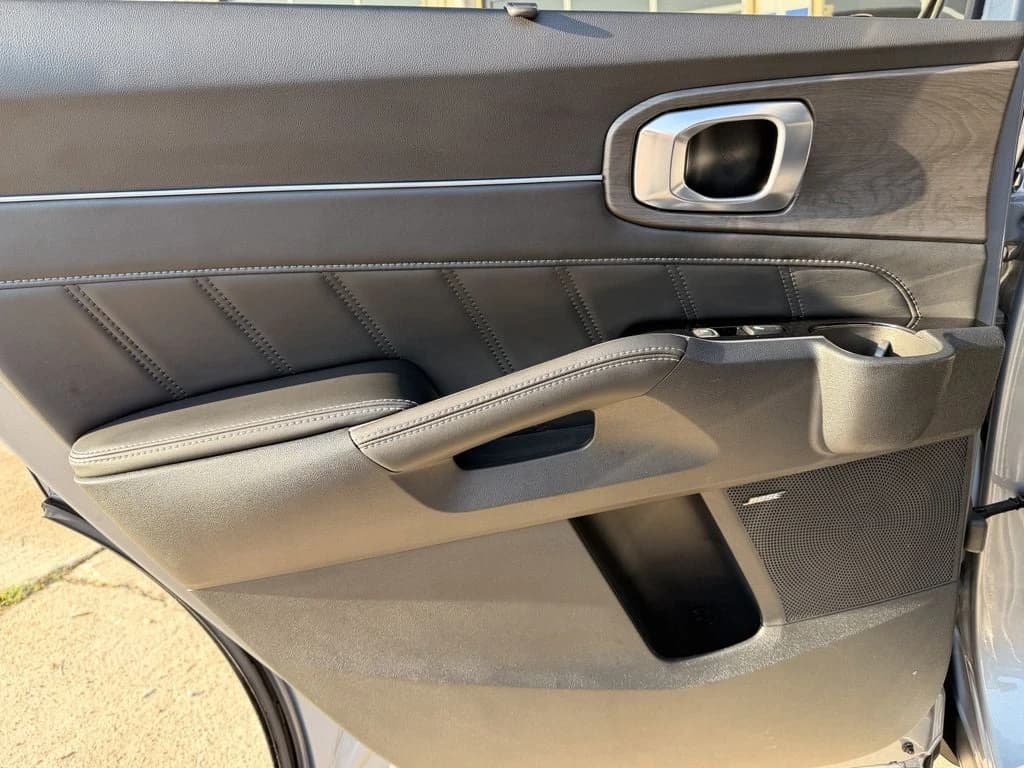 Kia Sorento X-Line SX Prestige AWD 2025 — side view