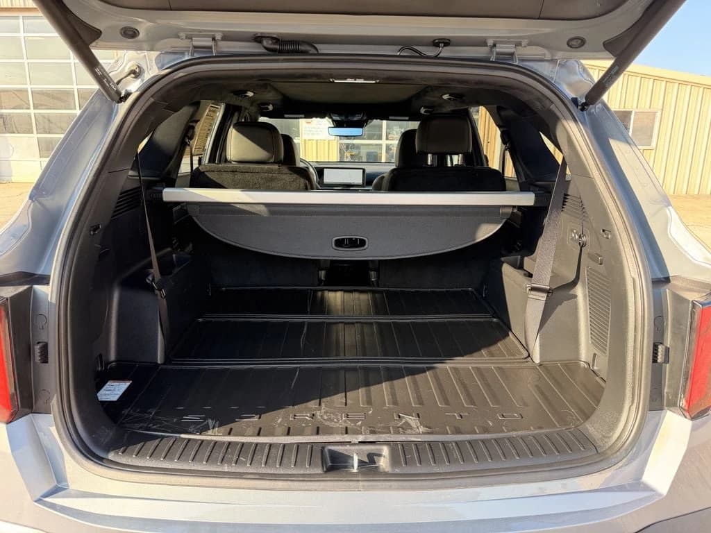 Kia Sorento X-Line SX Prestige AWD 2025 — side view