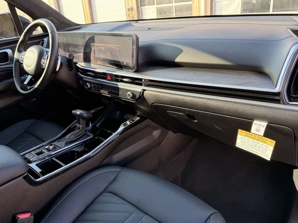 Kia Sorento X-Line SX Prestige AWD 2025 — side view