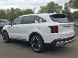 Kia Sorento S FWD 2026 — side view