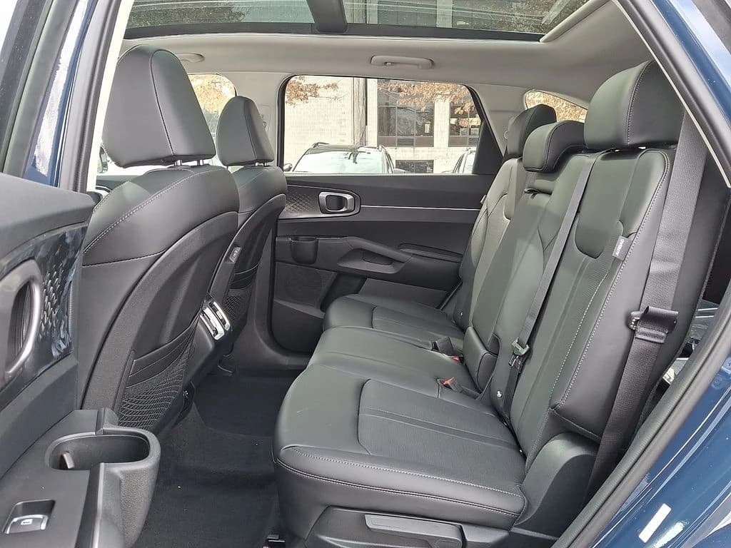 Kia Sorento S FWD 2026 — side view