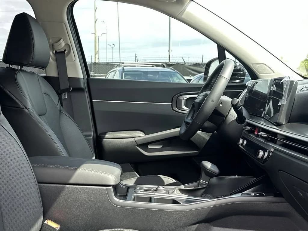Kia Sorento S FWD 2026 — side view