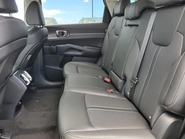 Kia Sorento S FWD 2026 — side view