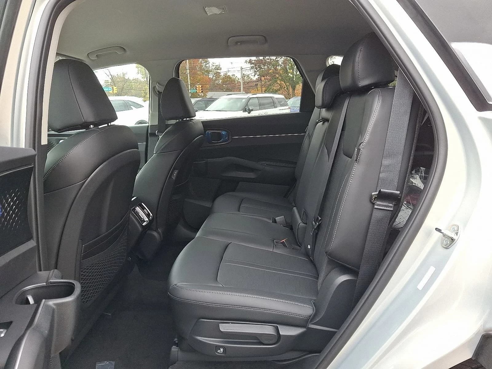 Kia Sorento S FWD 2026 — side view