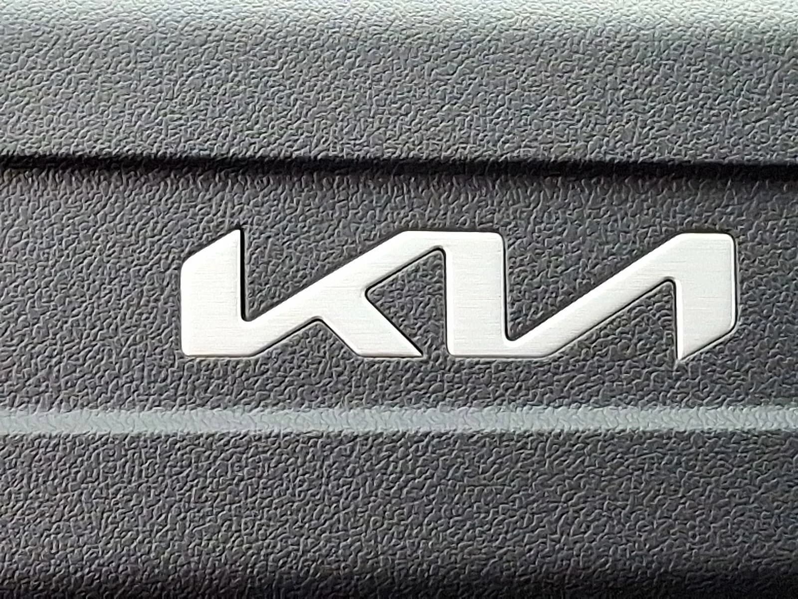 Kia Sorento S FWD 2026 — side view