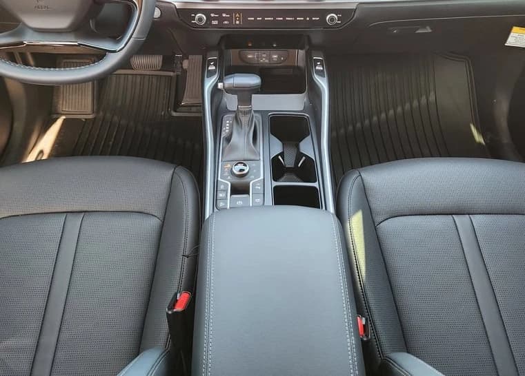 Kia Sorento S AWD 2026 — side view