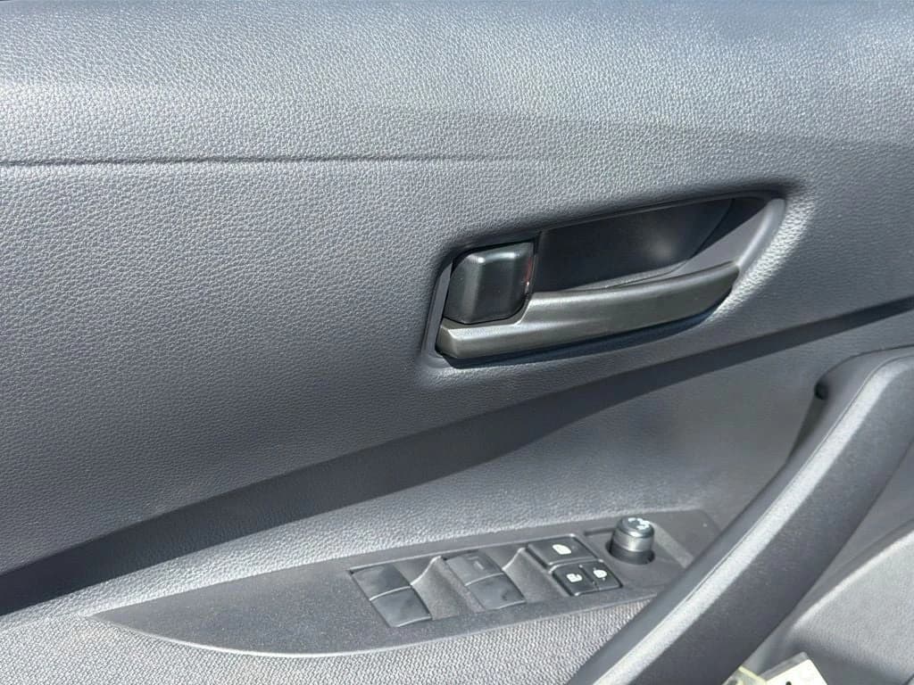Toyota Corolla LE CVT (Natl) 2026 — side view