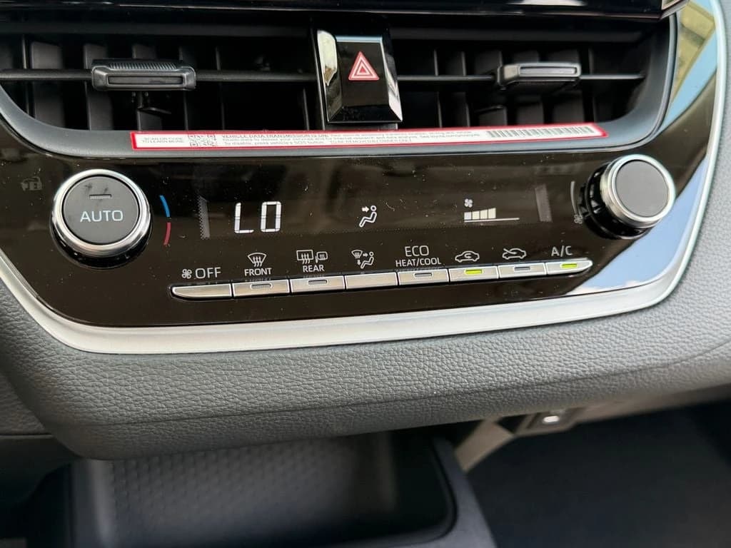 Toyota Corolla LE CVT (Natl) 2026 — side view