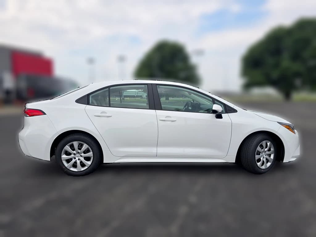 Toyota Corolla LE CVT (Natl) 2026 — side view