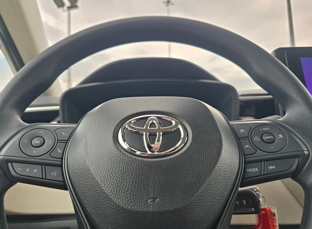 Toyota Corolla LE CVT (Natl) 2026 — side view