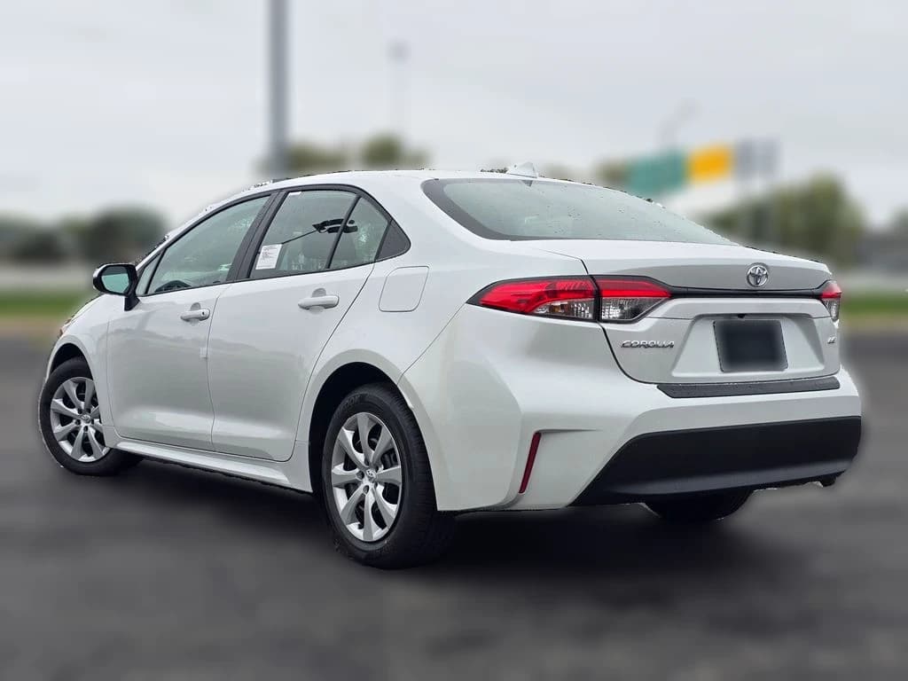 Toyota Corolla LE CVT (Natl) 2026 — side view
