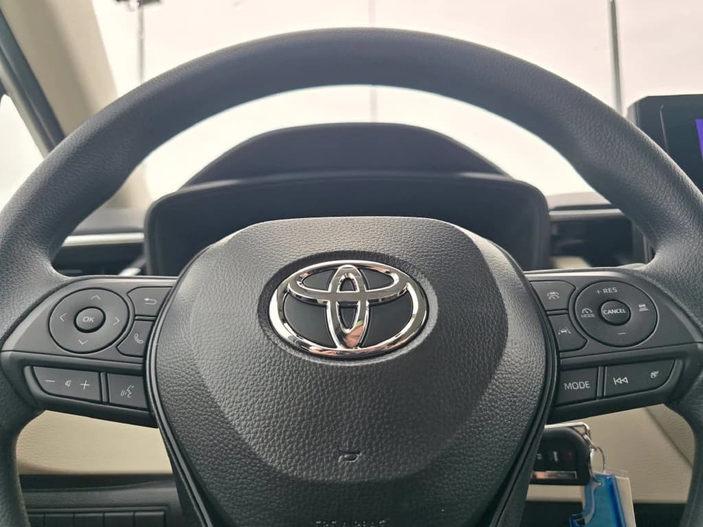 Toyota Corolla LE CVT (Natl) 2026 — side view
