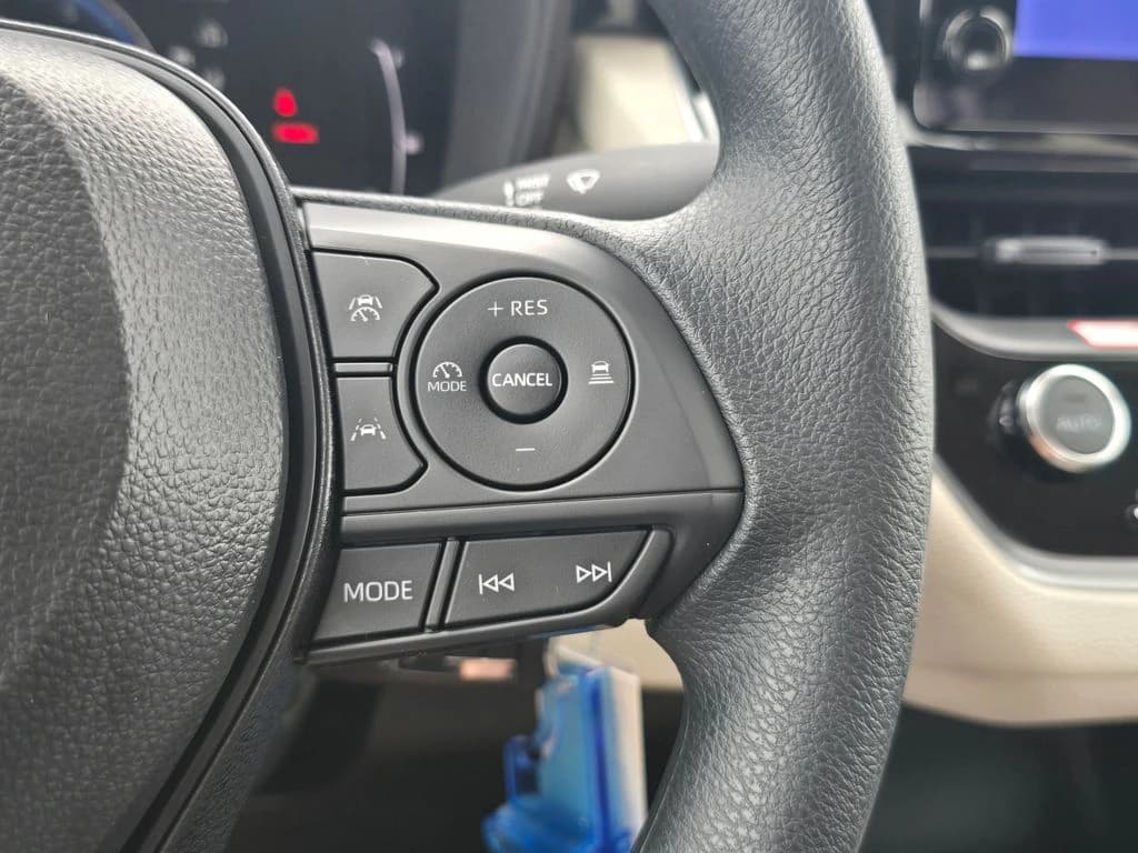 Toyota Corolla LE CVT (Natl) 2026 — side view