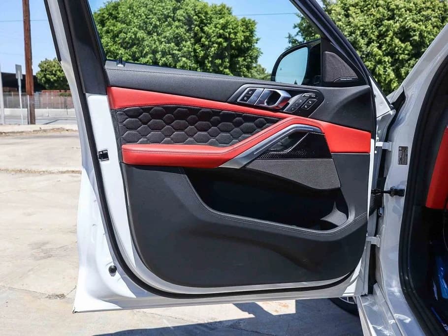 BMW X6 M Base (A8) Sports Activity Coupe 2025 — side view