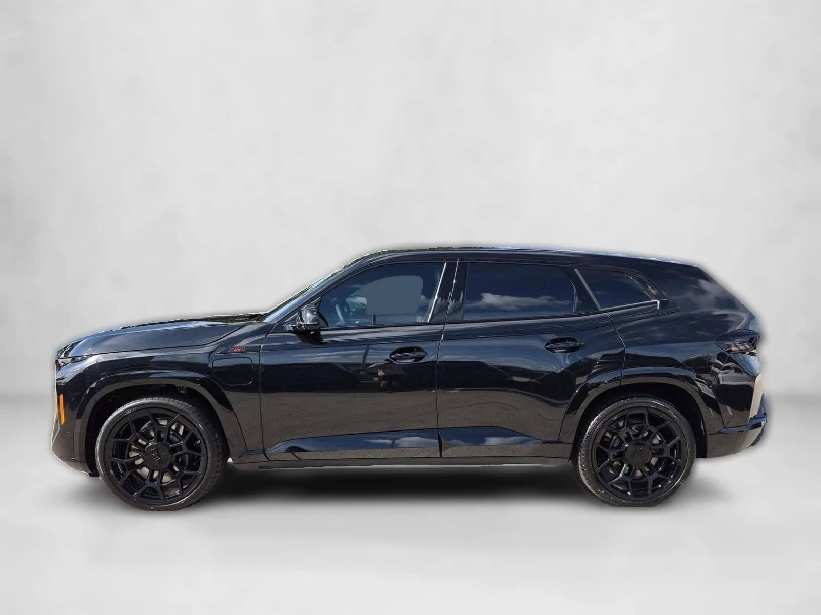 BMW XM Label Sports Activity Vehicle 2027 — side view