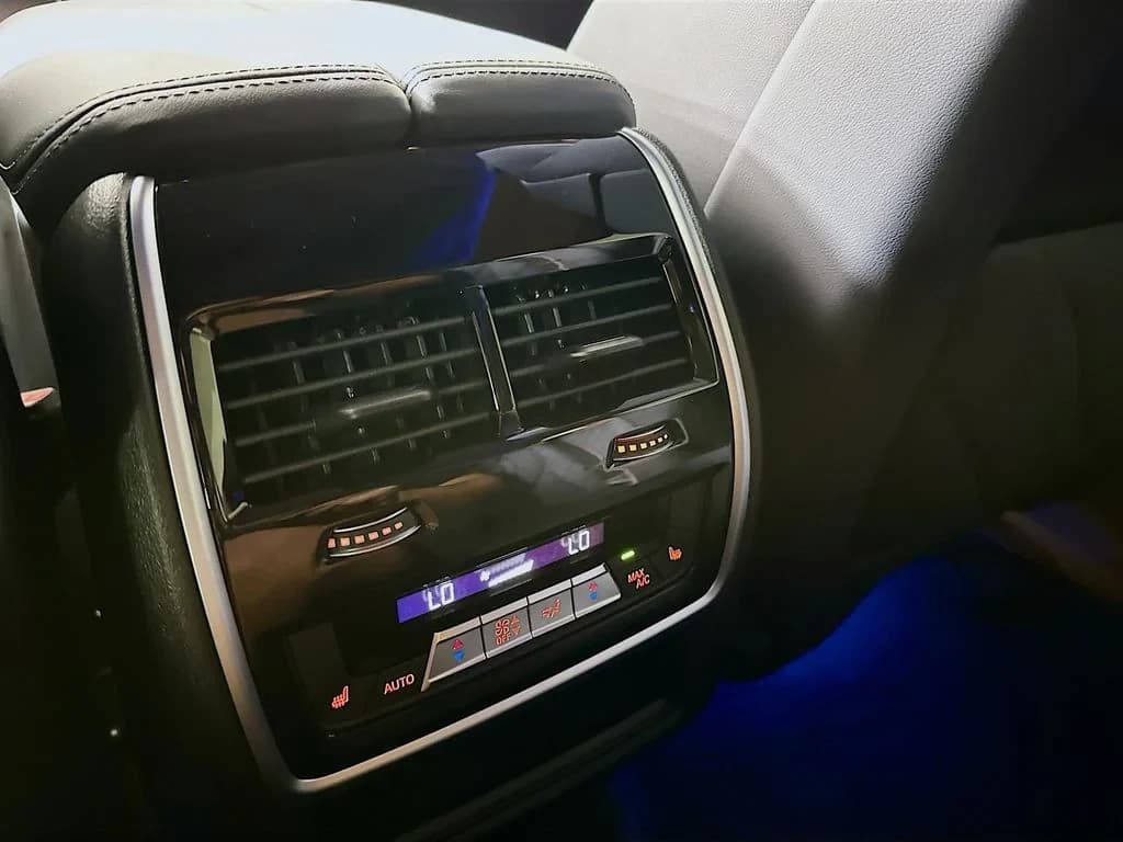 BMW XM Label Sports Activity Vehicle 2026 — side view