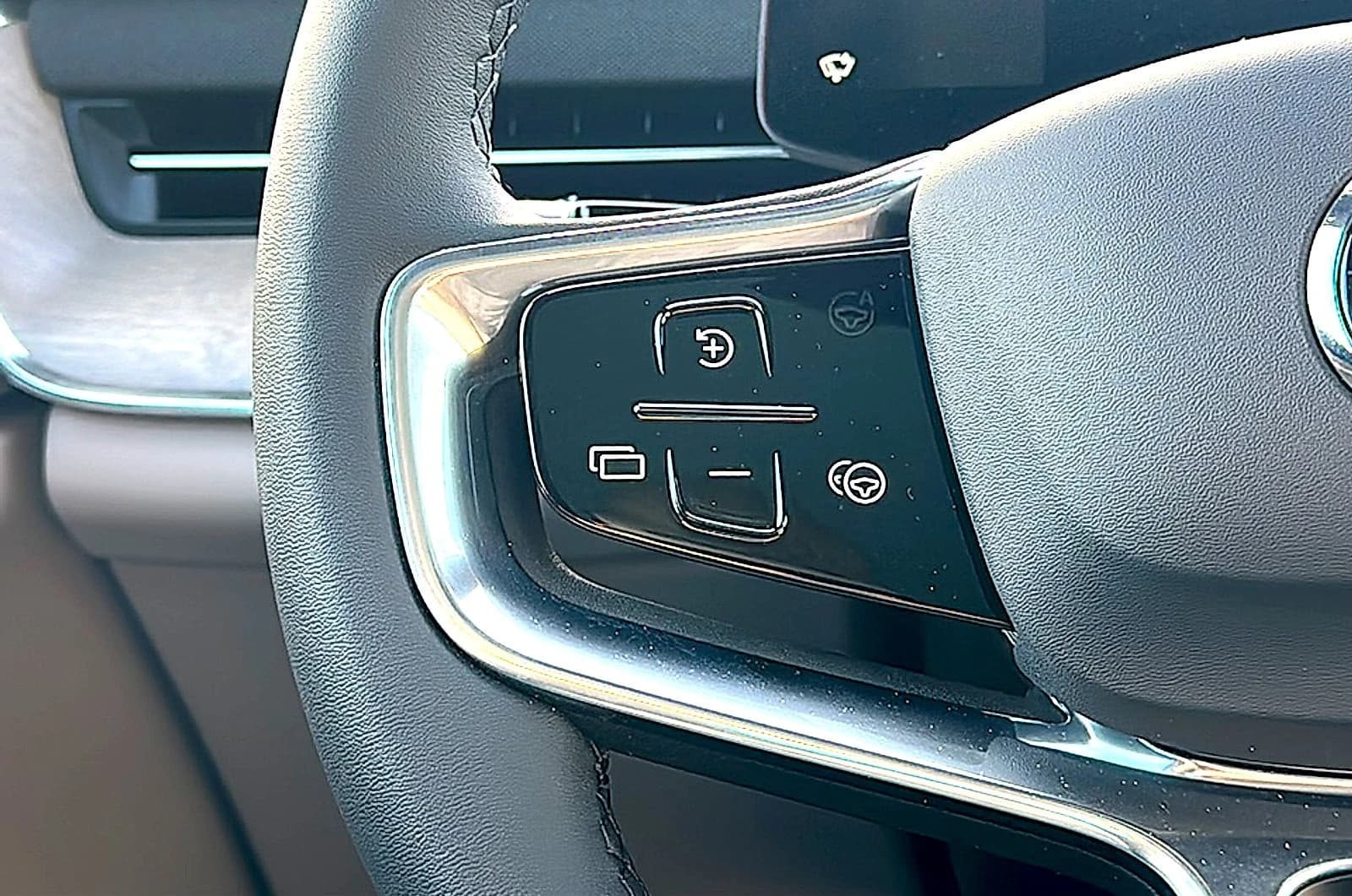 Volvo EX90 Plus Single Motor 7-Seater 2026 — side view