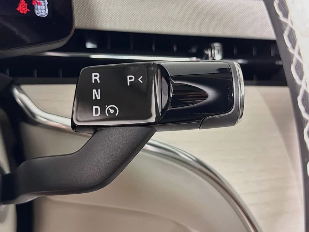Volvo EX90 Plus Single Motor 7-Seater 2026 — side view
