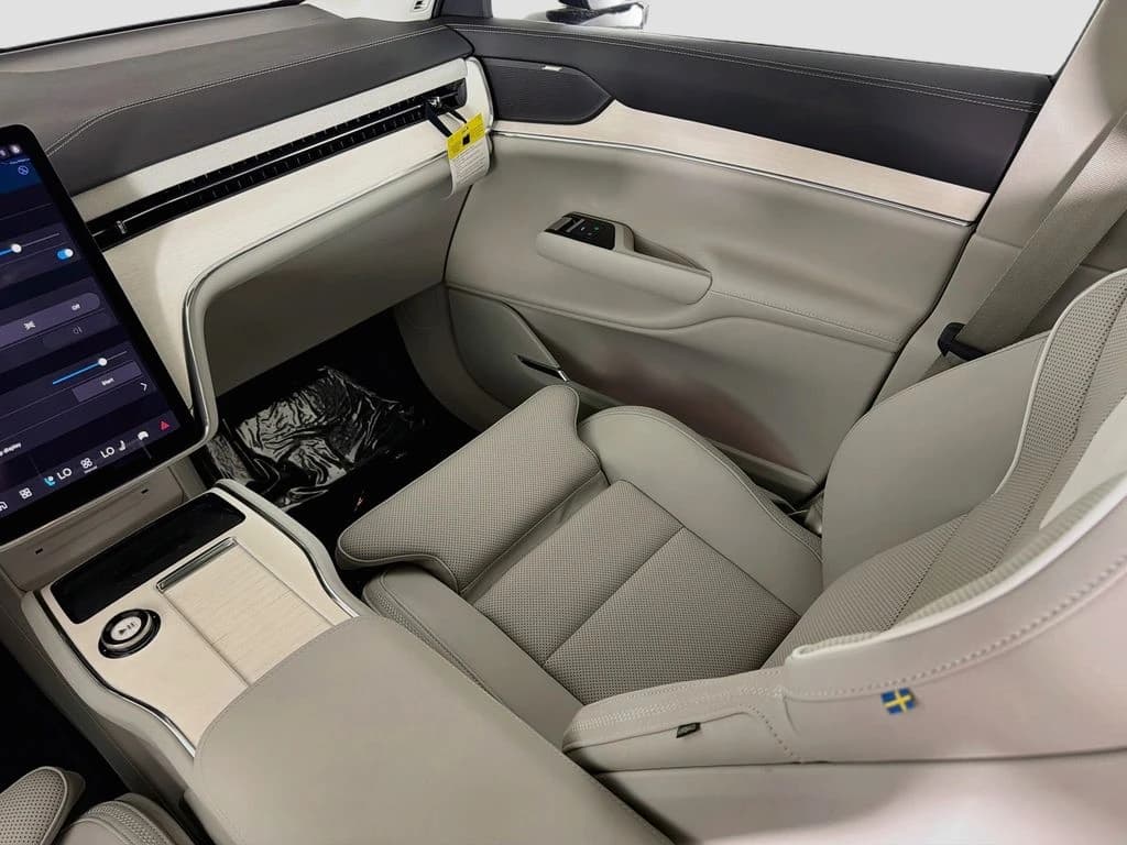 Volvo EX90 Plus Single Motor 7-Seater 2026 — side view