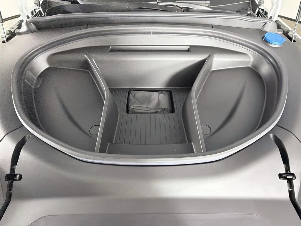 Volvo EX90 Plus Single Motor 7-Seater 2026 — side view