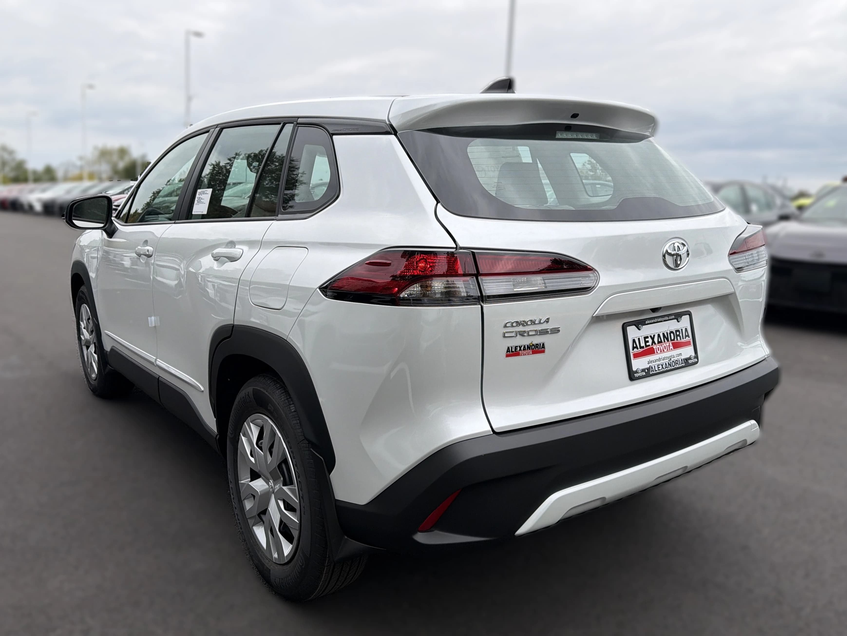 Toyota Corolla Cross L 2WD (Natl) 2026 — side view