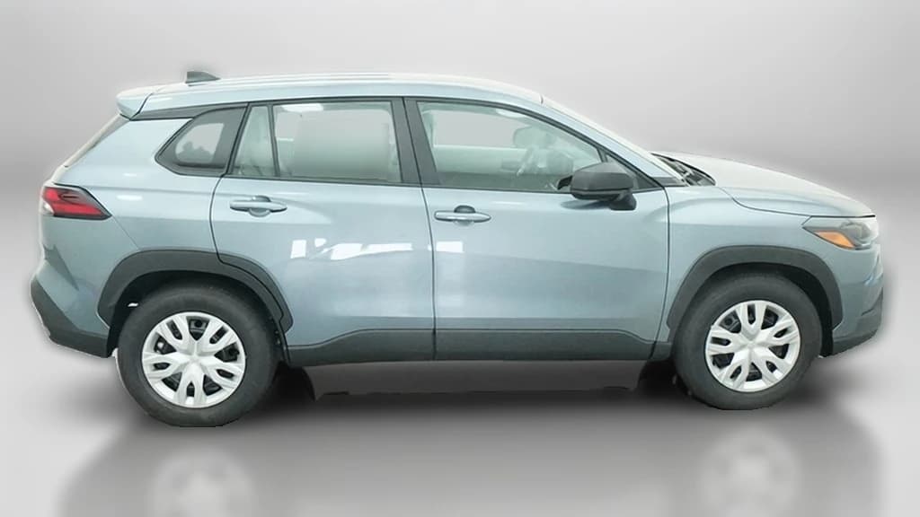 Toyota Corolla Cross L 2WD (Natl) 2026 — side view